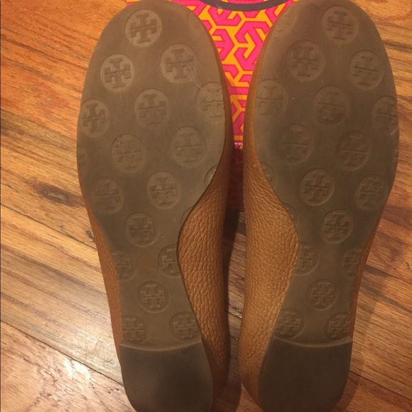 Beautiful Tan Tory Burch tumbled leather flats. - Picture 5 of 7